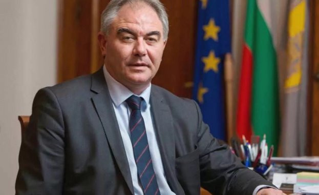 Община Плевен търси варианти да спаси от заблатяване езерото с