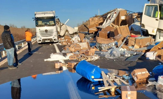 Катастрофа между два тира затвори АМ Марица във вторник сутринта