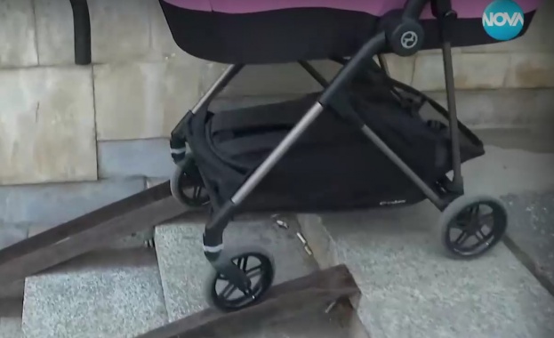 Подлези без достъп за майки с колички За това сигнализира