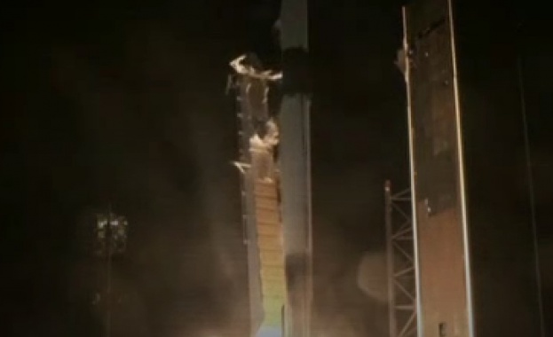 Товарният кораб "Драгън" на "Спейс Екс" успешно излетя към МКС