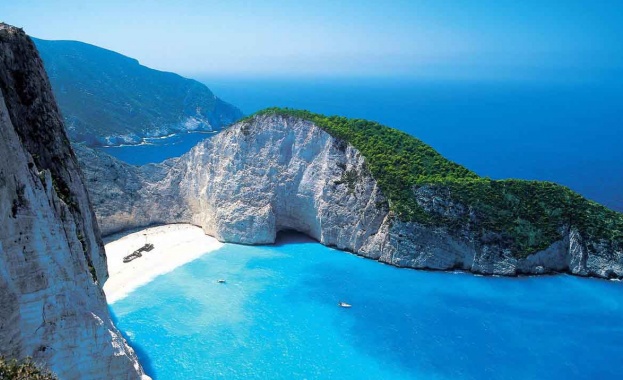 Властите на йонийския остров Закинтос решиха да запазят плажа Навагио