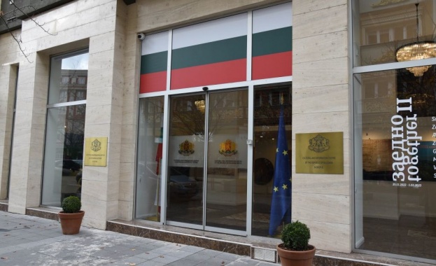 Тази нощ неизвестни лица са проникнали в Културно информационния център на