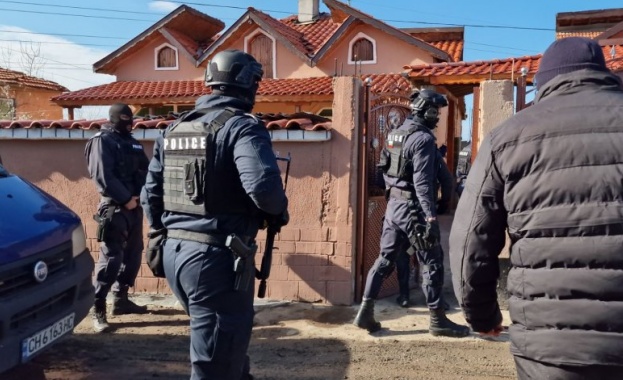 Специализирана акция срещу битовата престъпност и купуването на гласове върви
