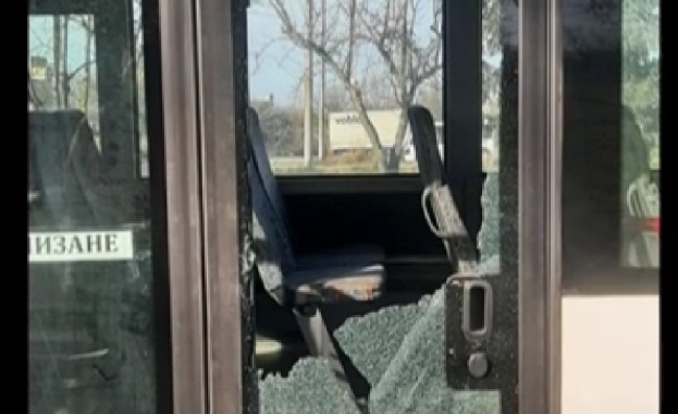 Петима малолетни са задържани за хвърляне на камъни по автобуси