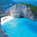 Българските туристи могат да се откажат от пакетните почивки на затворения заради свлачища плаж Навагио