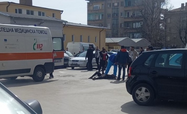 Шестима души са ранени при масов бой в Казанлък.
Една жена
