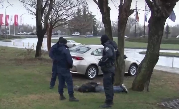 След обира и гонката с полиция по улиците на Бургас