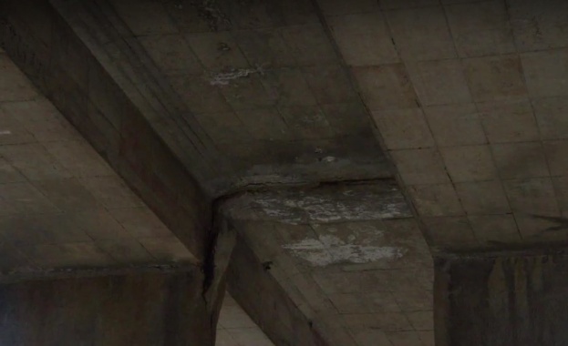 Пукнатини откъртен бетон и ръждясала арматура – за опасен мост