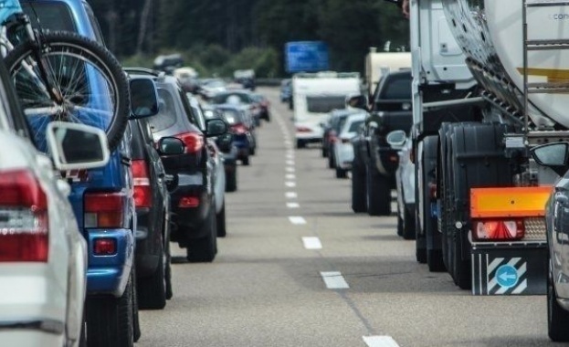 Временно е ограничено движението при километър 364 на АМ Хемус