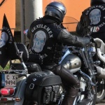 Тийнейджъри с кросови мотори „прелетяха” през пешеходен площад в Перник