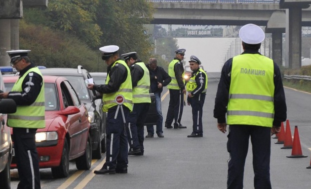 Полицаи отнеха шофьорската книжа на мъж защото е невалидна след