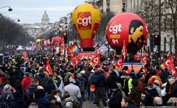 Франция протестира срещу плановете на Еманюел Макрон да повиши възрастта
