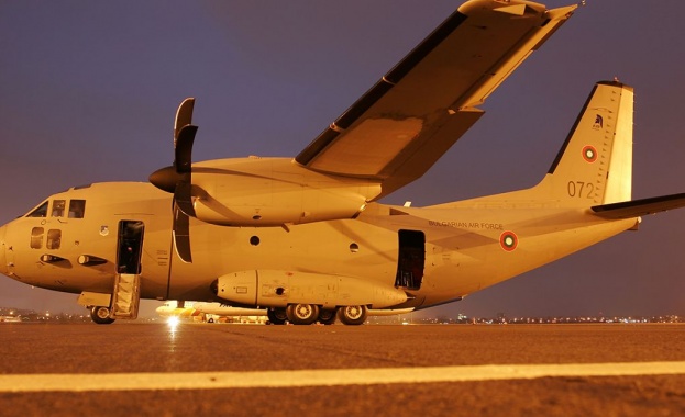 Дежурен екипаж на самолет C 27J Spartan от 16 а авиационна база