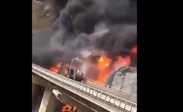 Автобус се преобърна и запали в Саудитска Арабия, най-малко 20 загинали