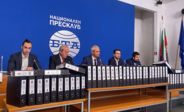 Костадинов: Събрахме 501 000 подписа за референдум за запазване на българския лев