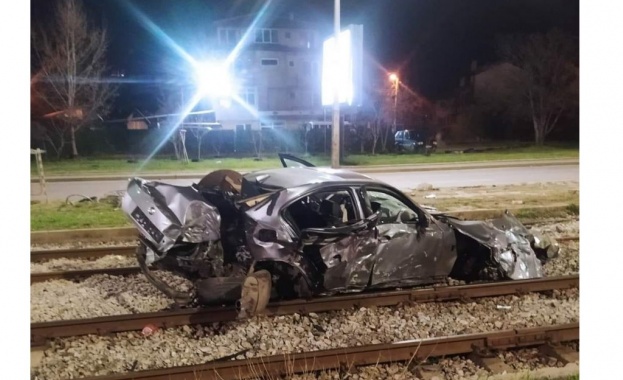 Автомобил е катастрофирал на бул Ботвградско шосе в София Колата