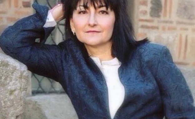 Проф Ваня Добрева получи Националната награда за литературна критика Нешо