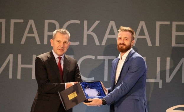 Министърът на електронното управление Георги Тодоров отличи Ампеко ООД за