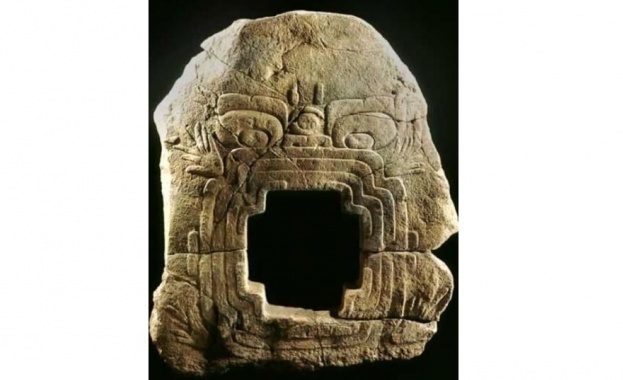 Съединените щати върнаха на Мексико гигантска каменна статуя известна като