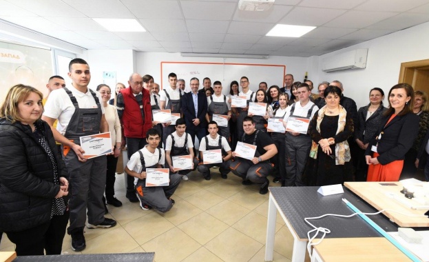 Електрохолд раздаде шест стипендии в тазгодишното издание на състезанието Енергия