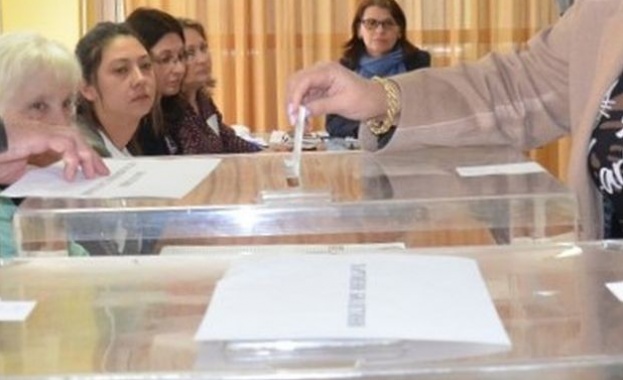 Централната избирателна комисия публикува данни към 10 00 ч при 99 73