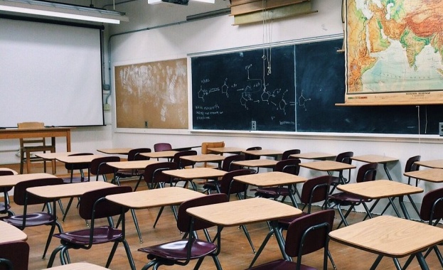 55 училища в страната остават затворени