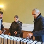 "Възраждане" внесоха 590 000 подписа за референдума за запазване на българския лев (Видео)