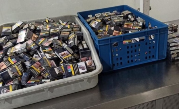 Митническите служители на МП Летище Бургас иззеха 2569 кутии 51