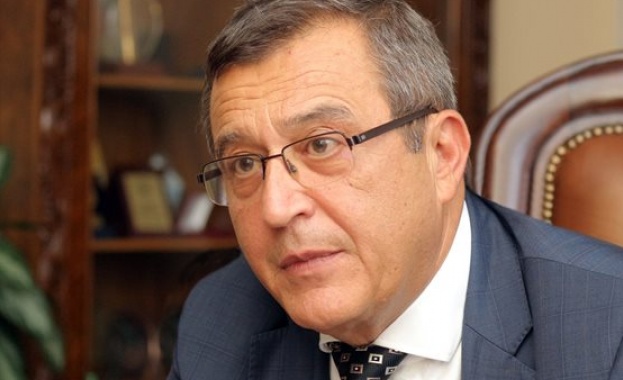 Тенденцията в момента е децата да остават в България за