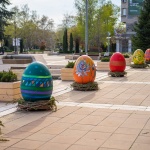 В Ямбол са двете най-големи великденски яйца от цветя в България