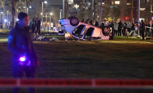 Един турист загина а петима са ранени след като кола