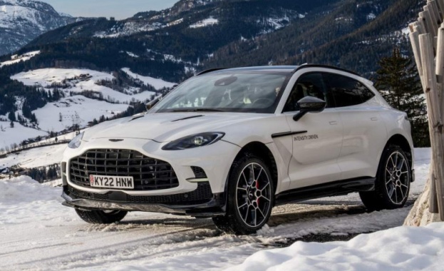 Верен на името си Aston Martin DBX707 доставя 707 к с