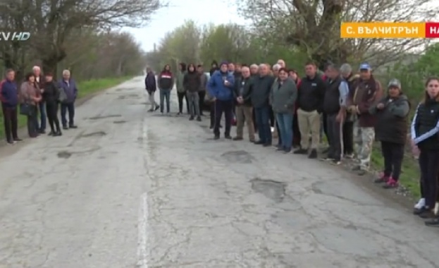 Недоволство срещу петкилометров път потенциален убиец в Плевенско Жителите