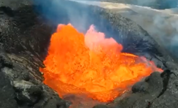 На полуостров Камчатка изригна вулканът Шивелуч, съобщи Института по вулканология