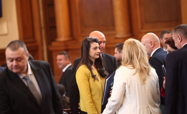 Лена Бориславова е подала заявление за прекратяване на пълномощията ѝ