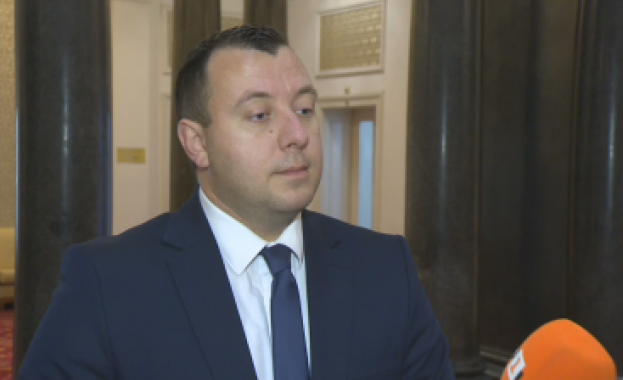 Ситуацията не е патова пленарното заседание ще продължи докато бъде