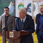 Български момчета се състезават за футболно игрище в Молдова