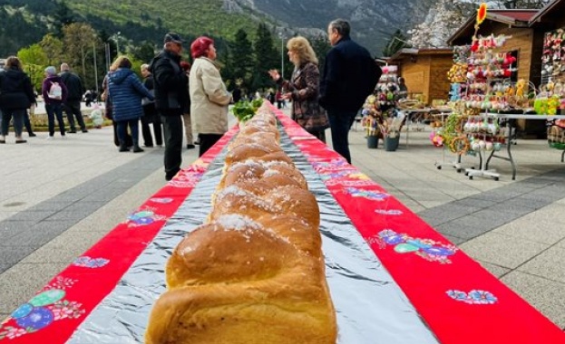 Стотици врачани посрещнаха Христовото Възкресение на празничните служби през нощта