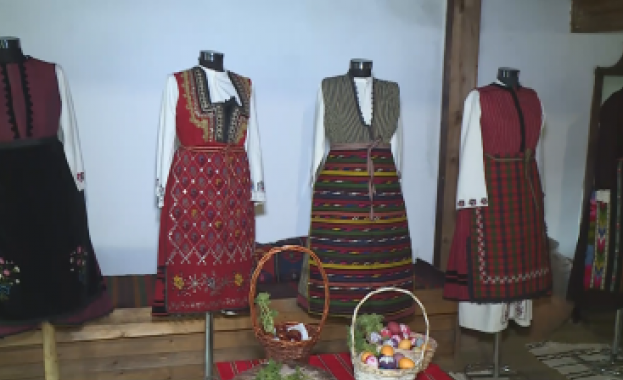 Празник на народните носии организираха днес в Разлог 1000 носии трябваше