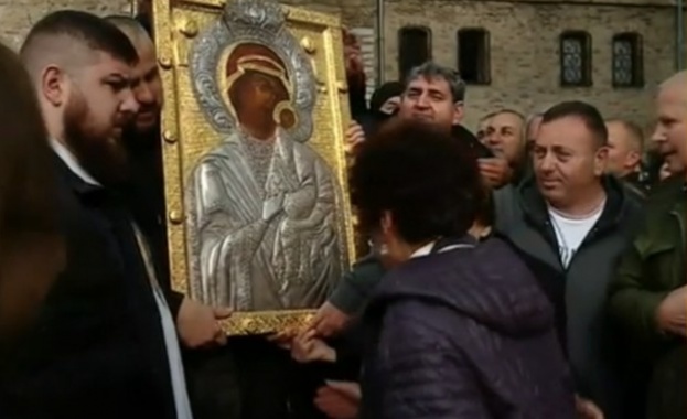 По традиция на втория ден след Великден в Бачковския манастир