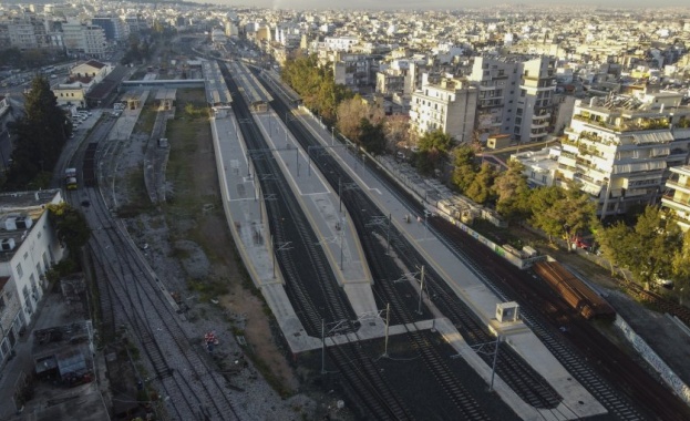 Общо 576 914 автомобила са напуснали Атина за великденските празници