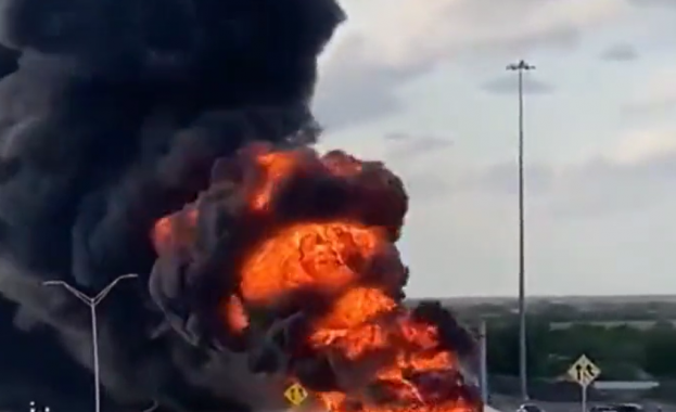 Масивна експлозия на цистерна с гориво уби един на магистрала