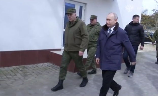 Президентът на Русия Владимир Путин посети щаба на групата войски