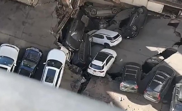 Част от паркинг на нива в квартал Долен Манхатън в