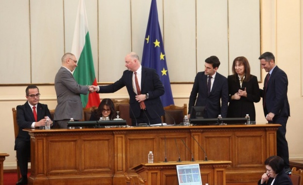 Парламентът отмени Великденската си ваканция