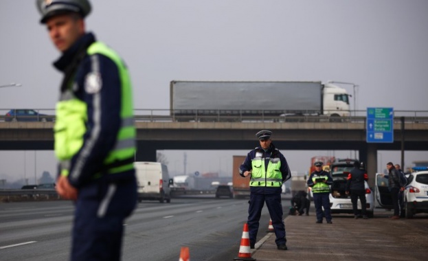 От днес шофьорите могат да проверят все още невръчените си