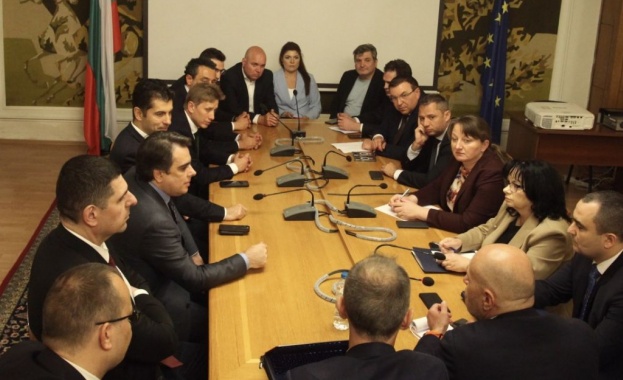 Работни групи от ГЕРБ СДС и Продължаваме промяната Демократична България се събраха