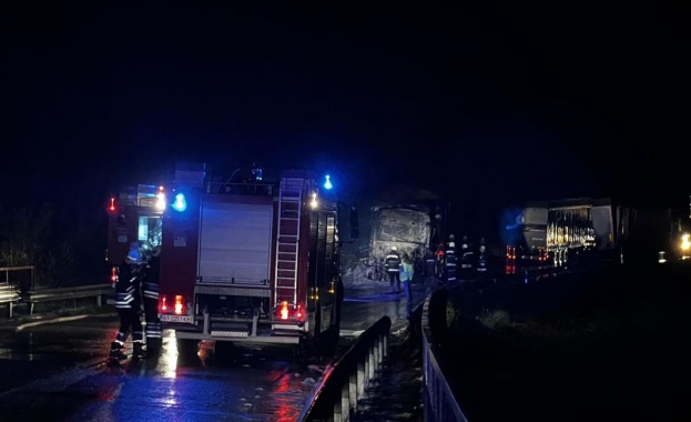 Тир се запали след удар в друг камион в Хаинбоаз