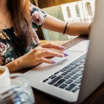 Жените са по-скептични към AI в работата от мъжете