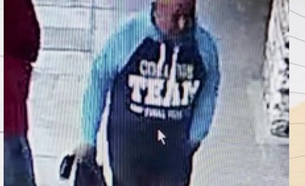 Мъж отмъкна чанта с пари лични документи и банкови карти